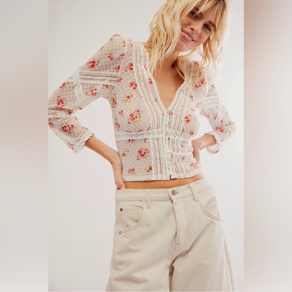 FREE PEOPLE Kika Printed Top NWOT
Size XS
New without Tags
MSRP $78